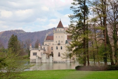 Top 20 Beautiful Fairytale Castles around the World Part 1